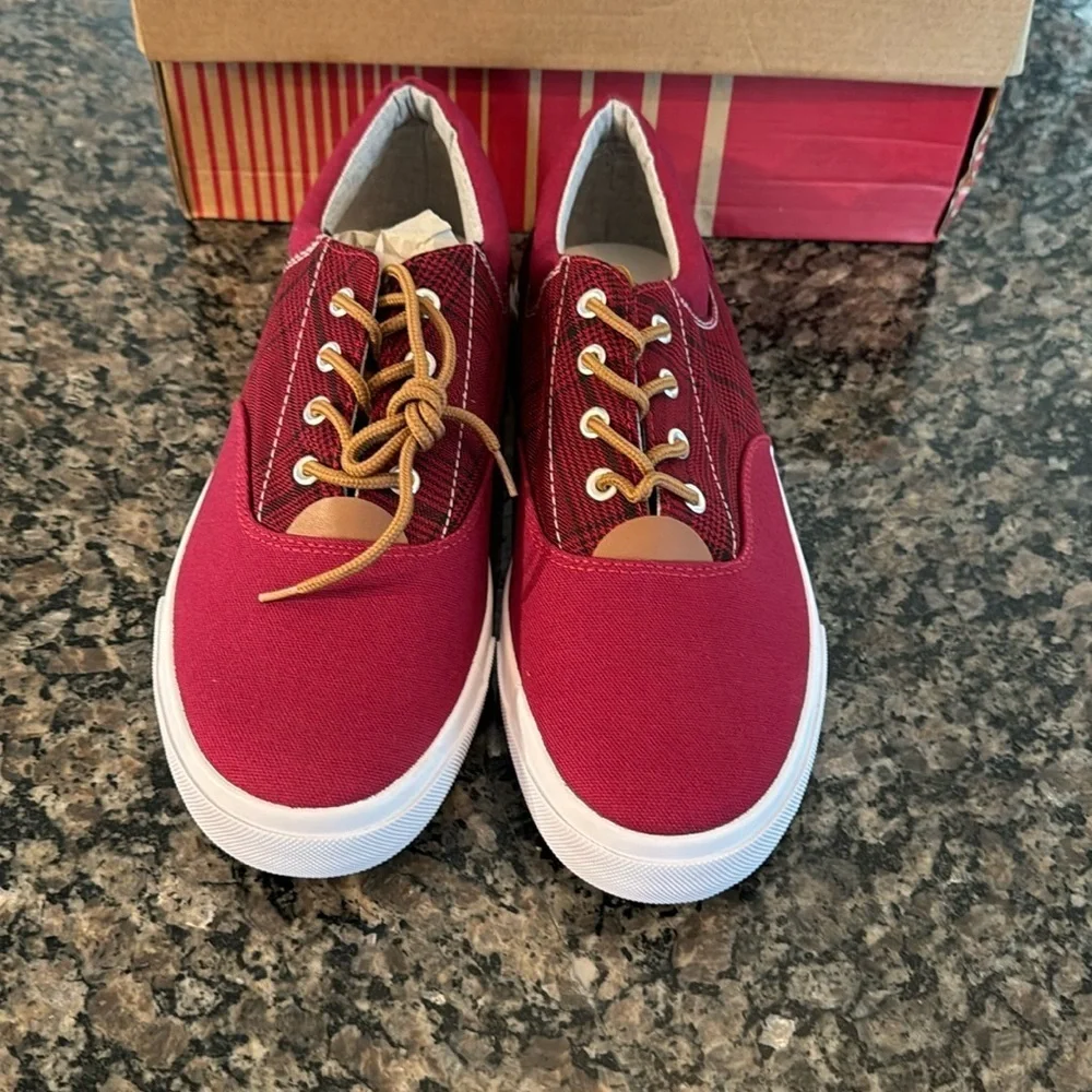 Unionbay men’s red and black canvas sneakers NIB 9.5